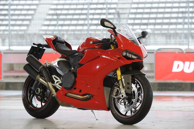 信憑 Robby Moto Engineering Engineering:ロビーモトエンジニアリング Robby トリプルクランプ カラー Moto  ジュラルミン ハンドル