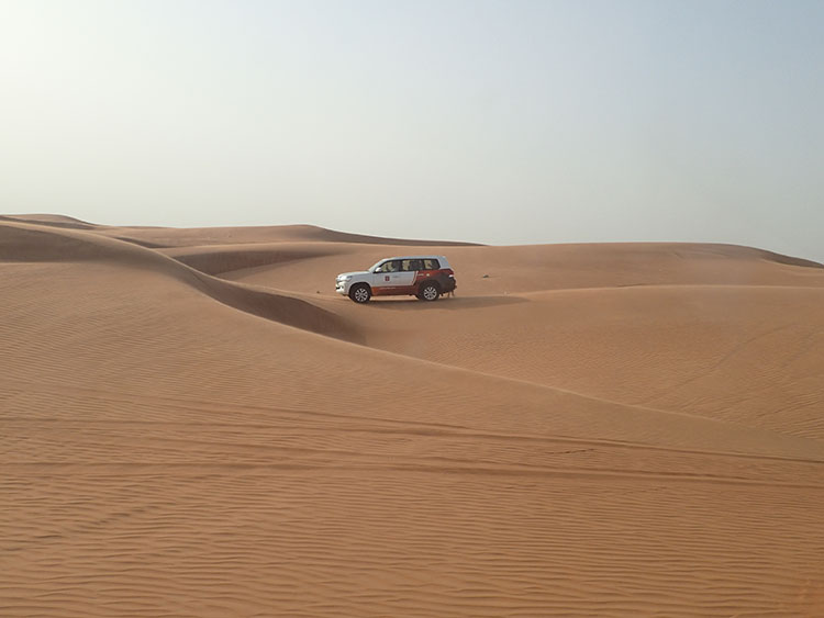 ドバイ名物4WD砂漠ツアー