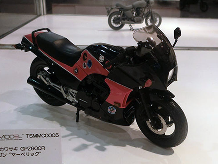 Kawasaki GPZ900R トップガン　マーベリック