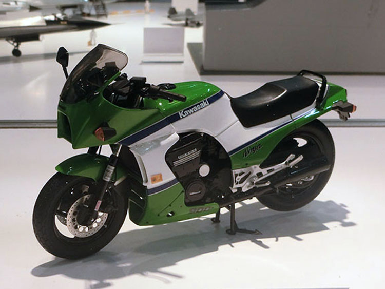 Kawasaki GPZ900R ライムグリーン
