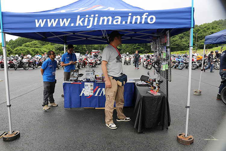 ツーリング用品を始めとする様々なオートバイアクセサリーを供給するキジマのテント